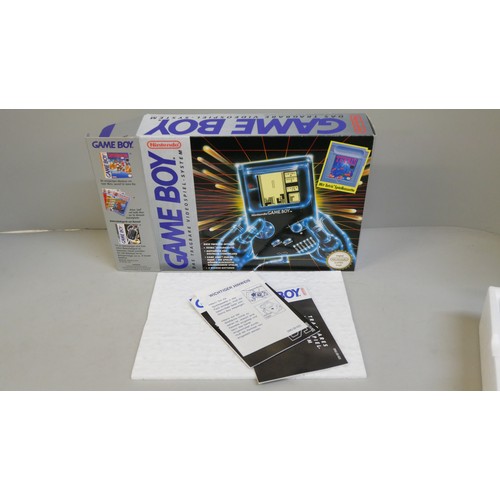 2188 - A European Nintendo Game Boy DMG-01 handheld games console and Tetris game bundle with plastic games... 