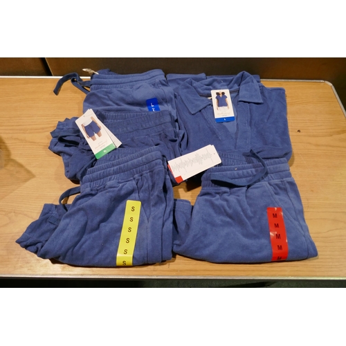 6021 - Weatherproof Vintage ladies lounge wear x 20 sets in blue. Comprising of polo shirt and shorts (5 sm... 