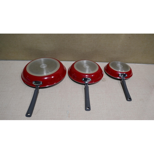 6112 - Three Red TramonTina Frying Pans 20,25 & 30cm (340-144) *This lot is subject to Vat