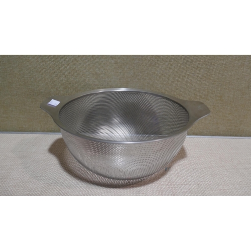 6114 - Miu Stainless steel 3 Piece Colanders (340-147) *This lot is subject to Vat