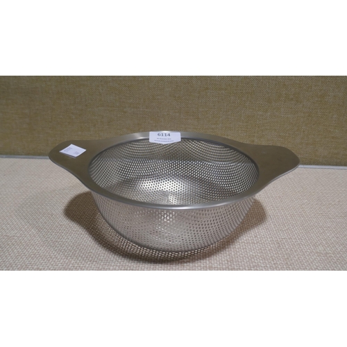 6114 - Miu Stainless steel 3 Piece Colanders (340-147) *This lot is subject to Vat