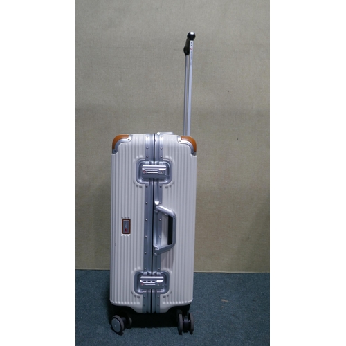 6144 - Swiss Military 65Cm Luggage Case - missing wheel (340-100) *This lot is subject to Vat