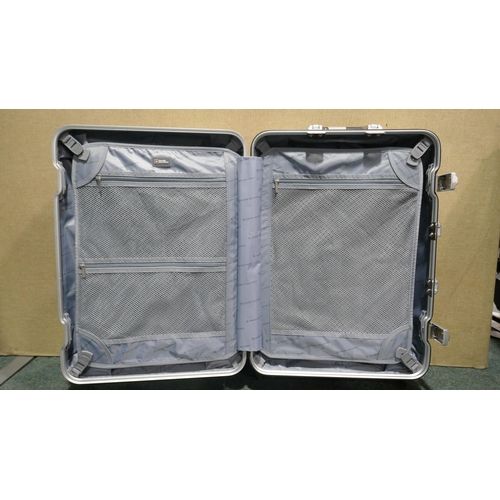 6144 - Swiss Military 65Cm Luggage Case - missing wheel (340-100) *This lot is subject to Vat