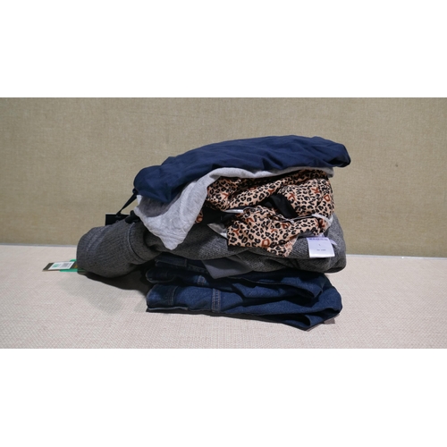 6191 - A quantity of branded mixed clothing to include DeWalt, DKNY,Jack Wills English Laundry, etc., vario... 