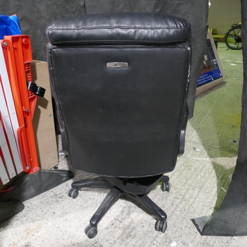 6273 - La-Z-Boy Executive Chair, Original RRP £174.99 + Vat (340-15) *This lot is subject to Vat