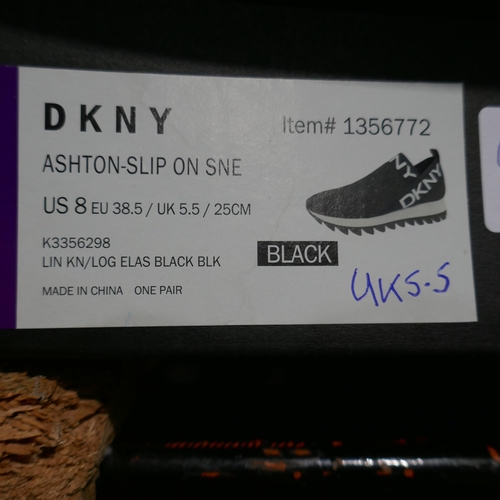 6295 - DKNY Ashton slip-on trainer in black UK size 5.5 (340-73888) *This lot is subject to Vat