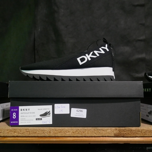 6296 - DKNY Ashton slip-on trainer in black UK size 5.5 (340-73888) *This lot is subject to Vat