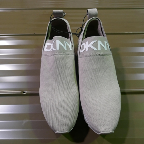 6305 - DKNY Ashton slip-on trainer in warm grey UK size 4.5 (340-73888) *This lot is subject to Vat