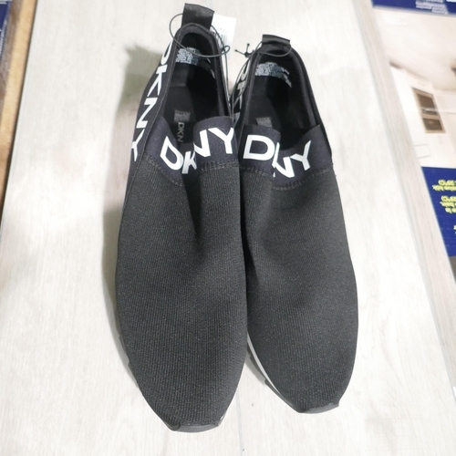 6287 - DKNY Ashton slip-on trainer in black UK size 8 (340-73888) *This lot is subject to Vat