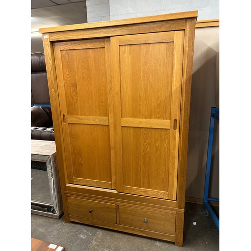 3125 - An oak Sliding two door, two drawer wardrobe