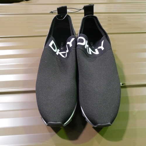 6298 - DKNY Ashton slip-on trainer in black UK size 5.5 (340-73888) *This lot is subject to Vat