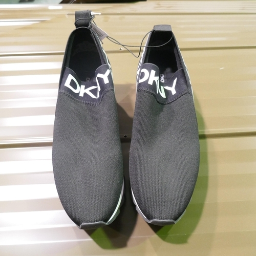 6297 - DKNY Ashton slip-on trainer in black UK size 5.5 (340-73888) *This lot is subject to Vat