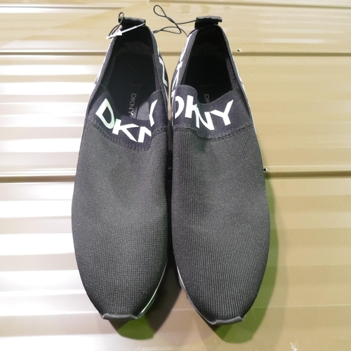 6295 - DKNY Ashton slip-on trainer in black UK size 5.5 (340-73888) *This lot is subject to Vat