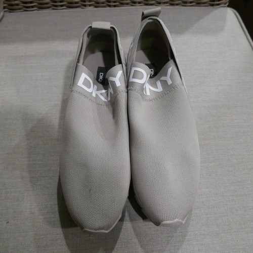 6291 - DKNY Ashton slip-on trainer in warm grey UK size 5.5 (340-73888) *This lot is subject to Vat