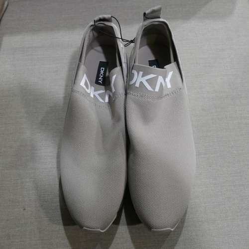 6290 - DKNY Ashton slip-on trainer in warm grey UK size 6 (340-73888) *This lot is subject to Vat