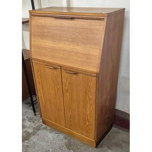 40 - A teak bureau