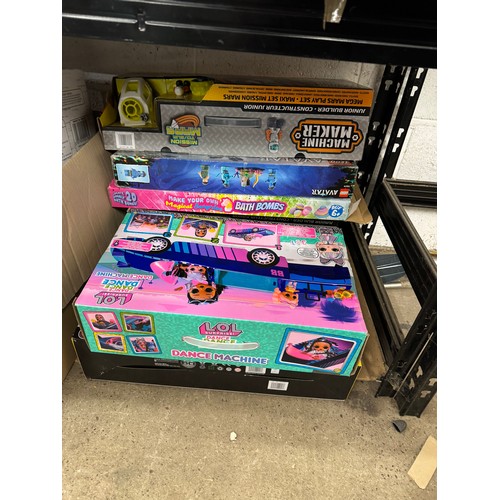 5054 - A large amount of assorted toys and games including Machine Maker mega Mars playset, Superthings res... 