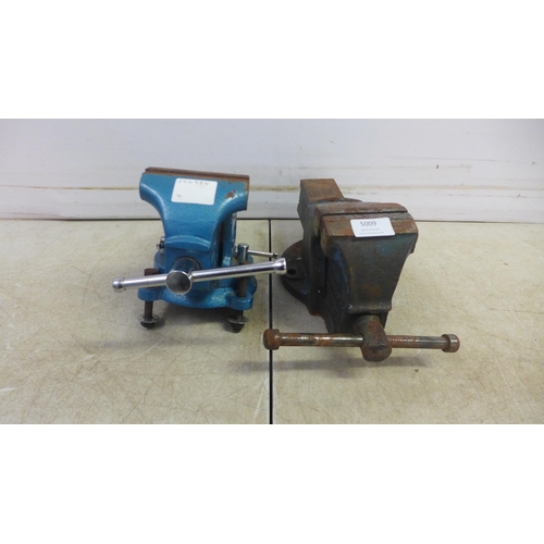 5009 - A record No.2 bench vice and a G.S VPA bench vice