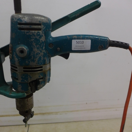 5010 - A Black and Decker drill press fitted with a Black and Decker D720, 240V drill