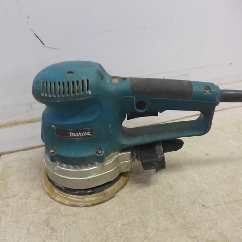 5031 - Four 110v power tools including Makita 9401 belt sander, a Makita electric planer, a Makita BO6030 o... 