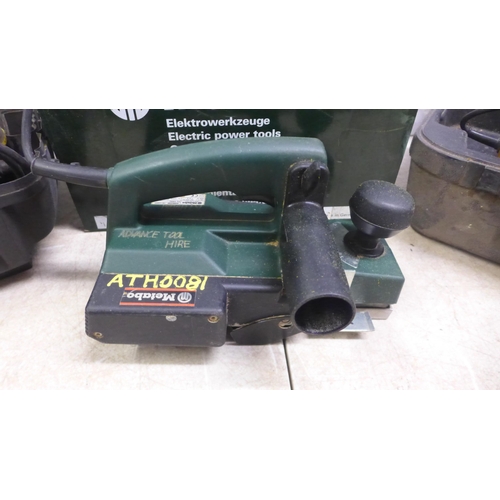 5035 - 3 power tools including a Skilsaw Classie 66mm 110v circular saw, a Metabo 00882390 110v electric pl... 