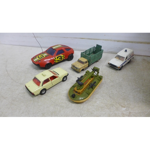 5057 - A box of approximately 100 die-cast toy cars