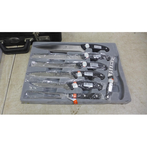 5075 - An Exclusive Line 23 piece knife set in a lockable case