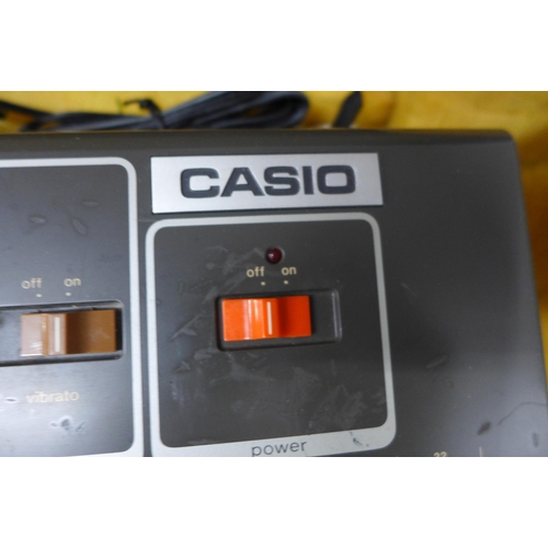 5079 - A Casio Casiotone MT-41 electric keyboard in vintage leather case