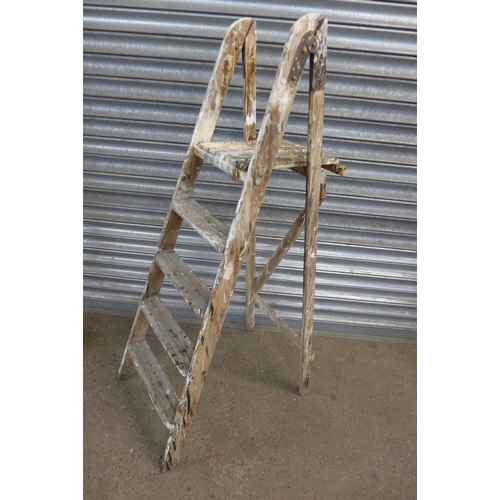 5117 - A 6 rung aluminum step ladder, a set of 2 rung metal steps and a 5 rung aluminum ABRU step ladder an... 