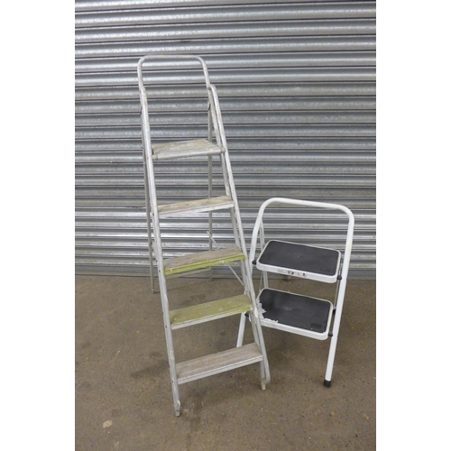 5117 - A 6 rung aluminum step ladder, a set of 2 rung metal steps and a 5 rung aluminum ABRU step ladder an... 