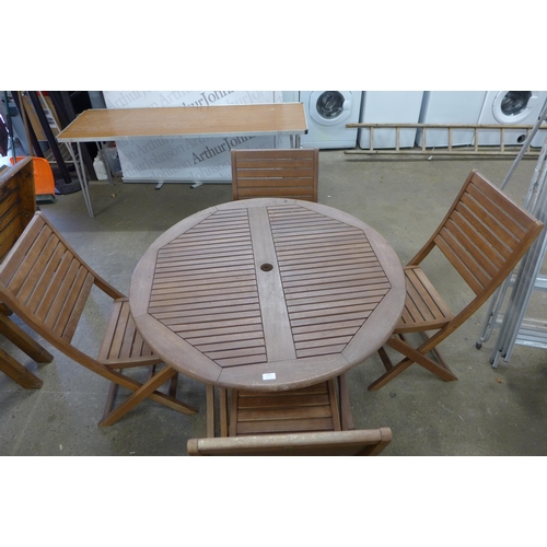 5131 - A teak garden patio set with table, 4 chairs and a parasol (No base)