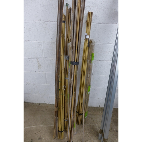 5162 - A large quantity of assorted sized garden canes