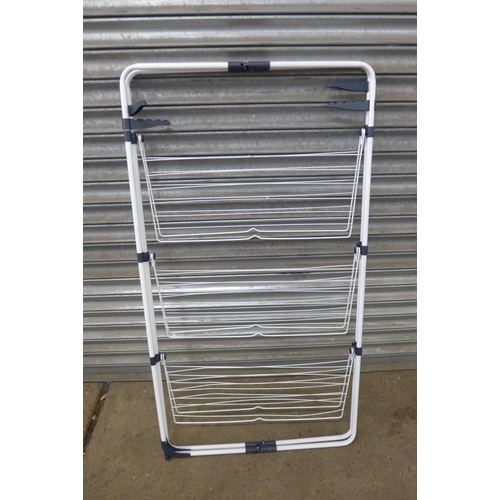 5170 - A clothes rail with 2 bottom shelves and 2 clothes airers