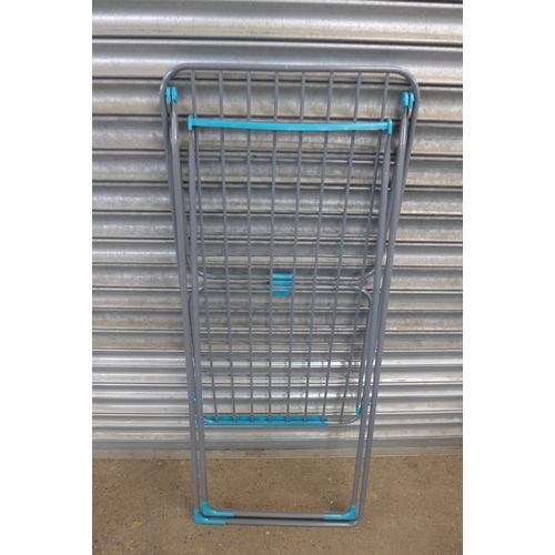 5170 - A clothes rail with 2 bottom shelves and 2 clothes airers