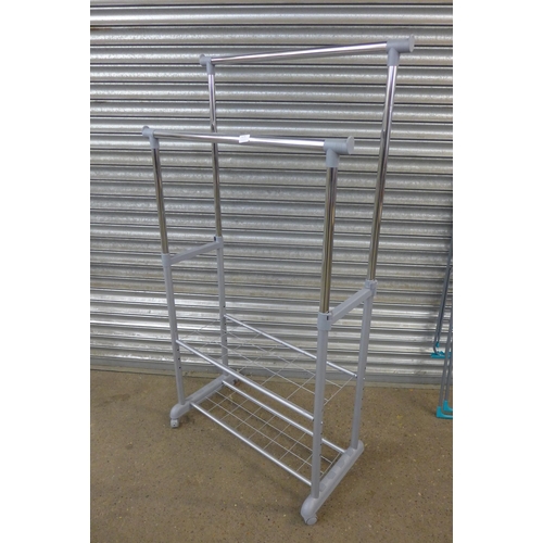 5170 - A clothes rail with 2 bottom shelves and 2 clothes airers