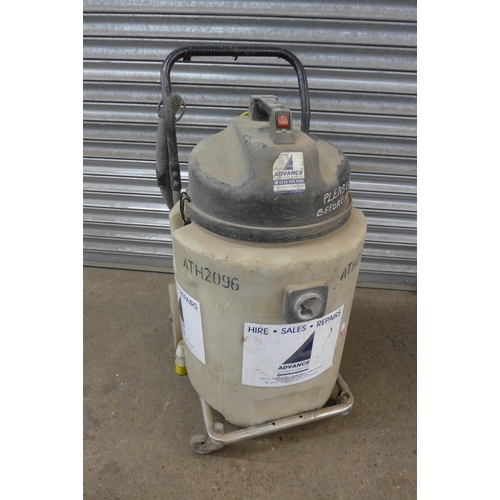 5180 - Two pneumatic WVD2000 wet and dry vacuum cleaners 110v