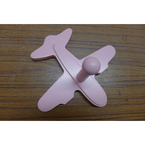 5194A - A quantity of childrens airplane coat hangers and a shelf with coat hangers