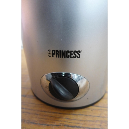 5204 - A Princess electric wine bottle chiller