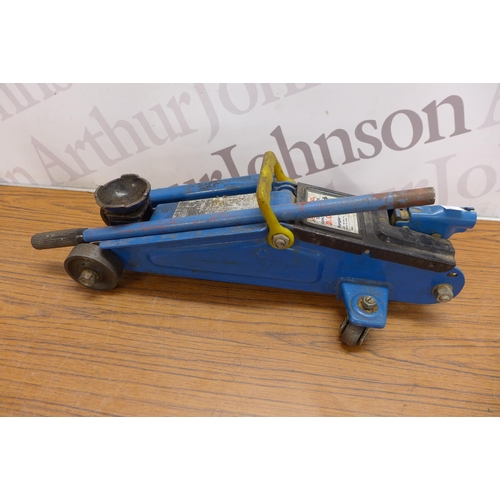 5206 - A Beva 2 ton trolley jack with handle and a pair of axle stands