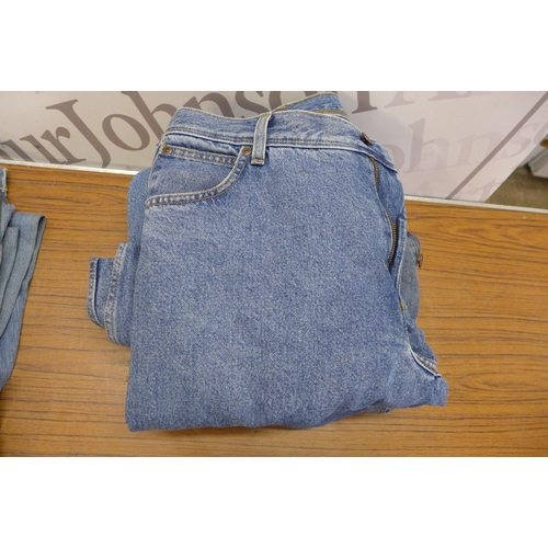 5225 - A box of approximately 25 pairs of assorted jeans in assorted sizes and styles