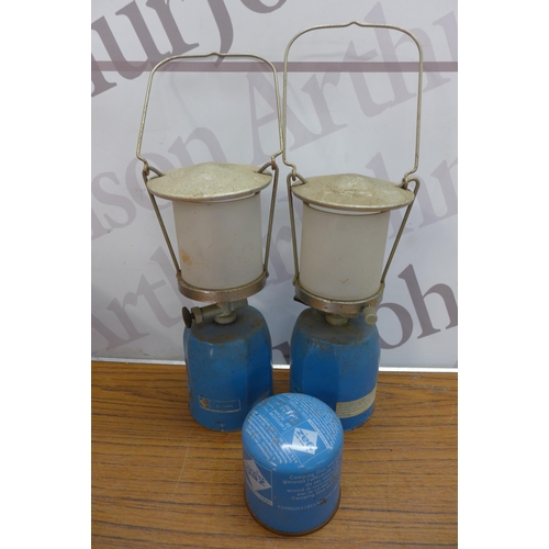 5231 - Four camping gas lanterns and 2 gas canisters