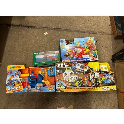 5054 - A large amount of assorted toys and games including Machine Maker mega Mars playset, Superthings res... 