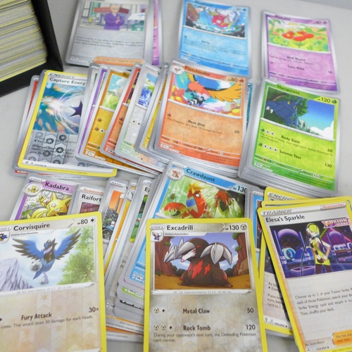 2026 - More than 600 Pokémon cards with more than 70 holographic