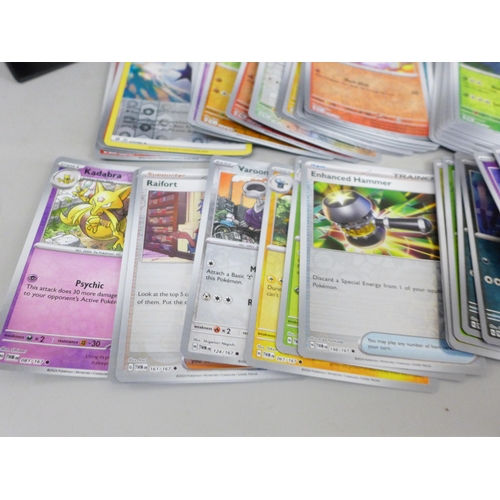 2026 - More than 600 Pokémon cards with more than 70 holographic