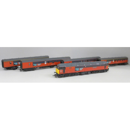 2027 - A Lima 'Responsive' Class 47/7 OO gauge locomotive and four coaches