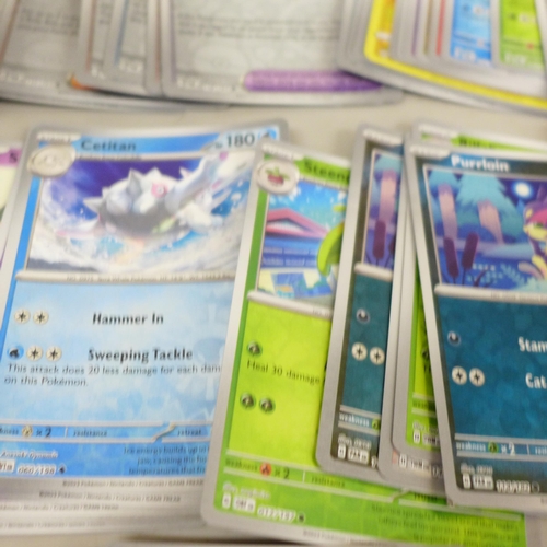 2037 - More than 600 Pokémon cards with more than 70 holographic