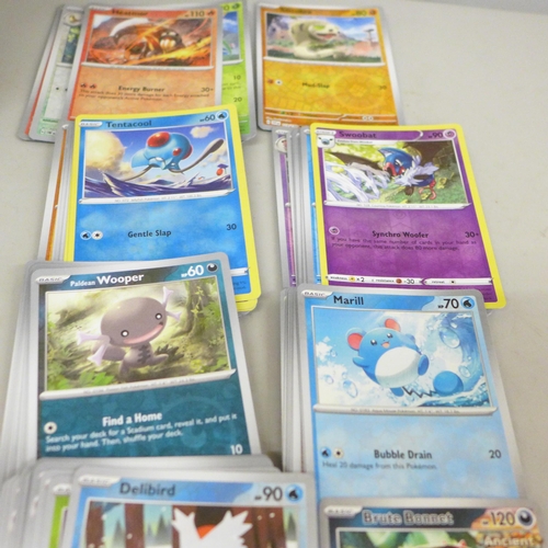 2040 - More than 600 Pokémon cards with more than 70 holographic