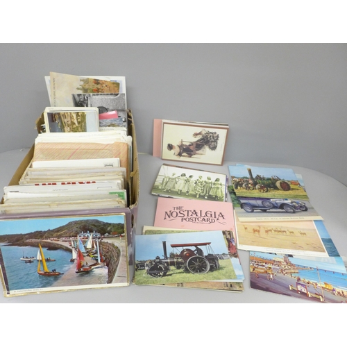 2055 - A collection of vintage postcards