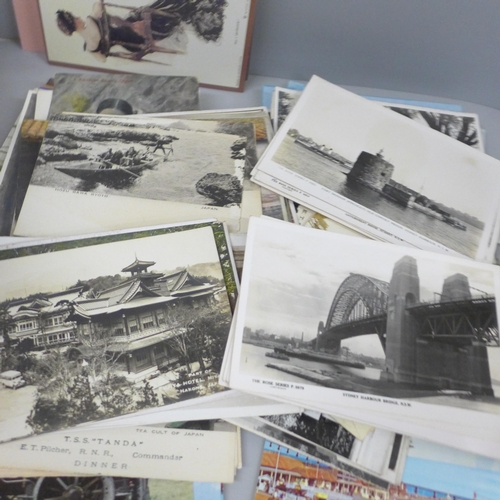 2055 - A collection of vintage postcards