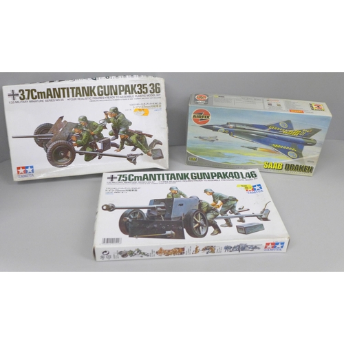 2063 - Two Tamiya sets - Anti-tank Gun x 2, together with an Airfix set - Saab Draken